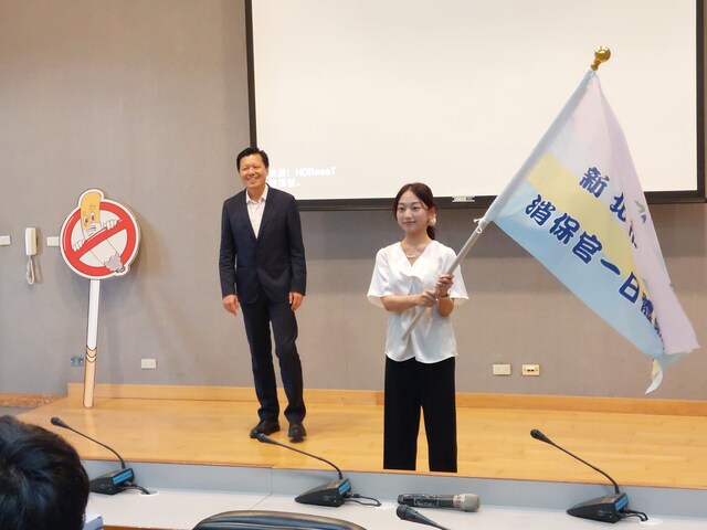 朱副市長、學員代表授旗儀式