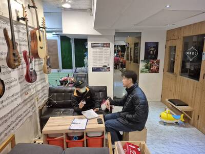 消保官會同市府教育局於新北市樂器行業者進行稽查